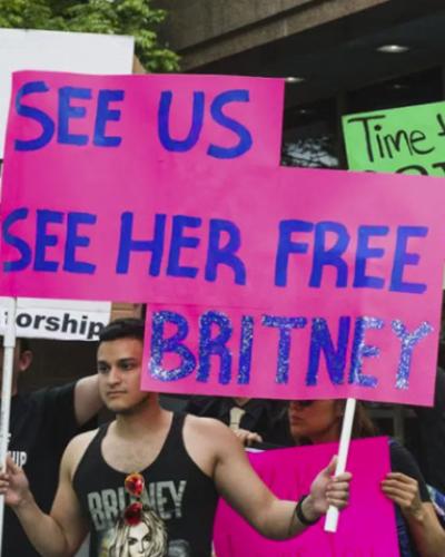 Britney Spears fans gather outside a Los Angeles courthouse during a hearing for the star&#039;s conservatorship case on May 10, 2019